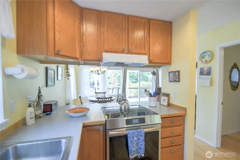 558 Meadow Avenue NE Ocean Shores WA 98569