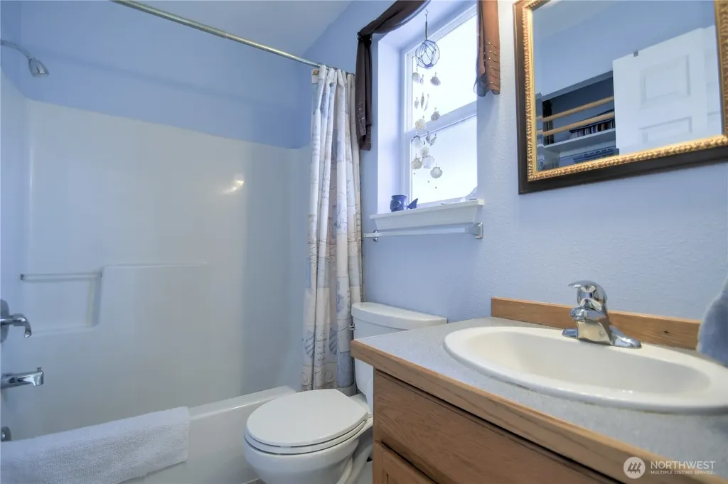 558 Meadow Avenue NE Ocean Shores WA 98569
