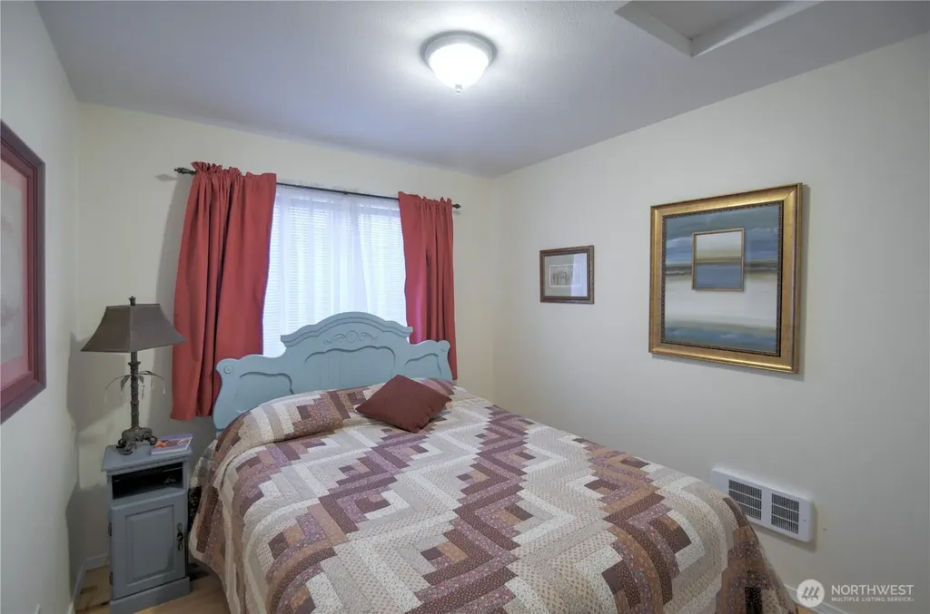 558 Meadow Avenue NE Ocean Shores WA 98569