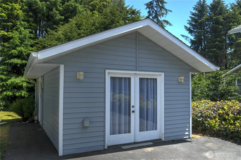 558 Meadow Avenue NE Ocean Shores WA 98569