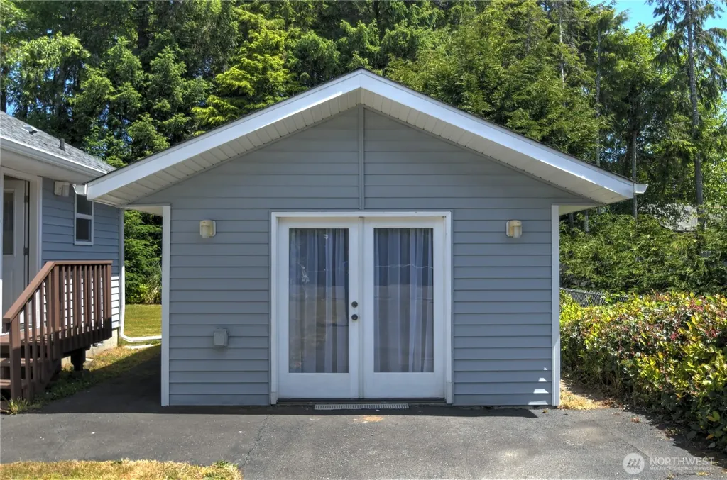 558 Meadow Avenue NE Ocean Shores WA 98569