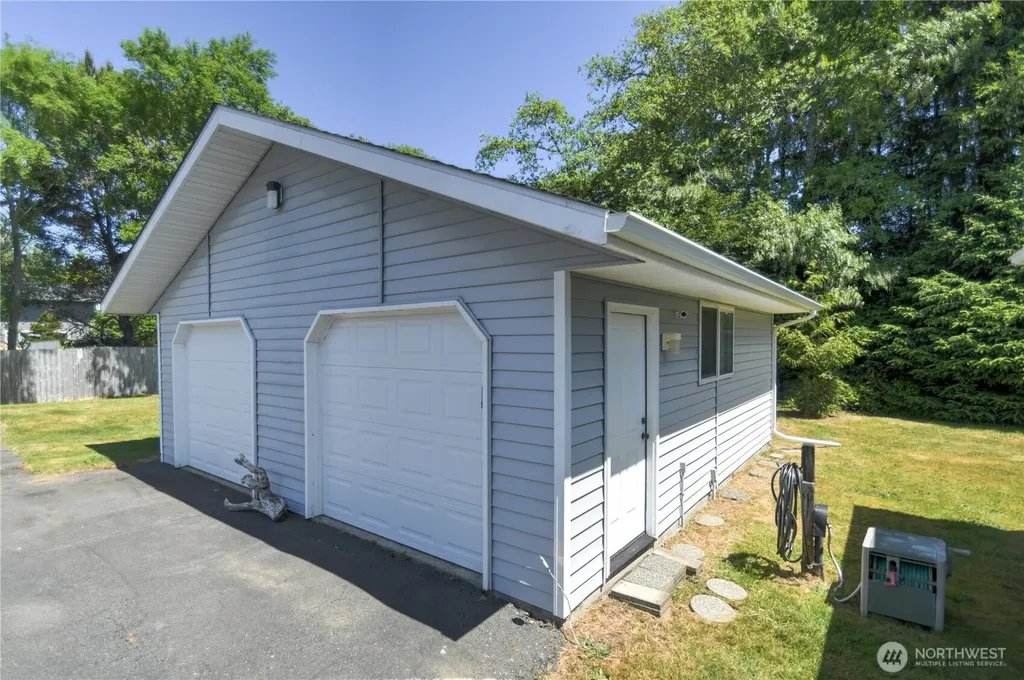 558 Meadow Avenue NE Ocean Shores WA 98569
