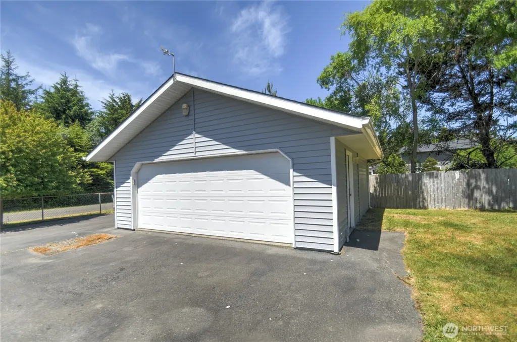 558 Meadow Avenue NE Ocean Shores WA 98569
