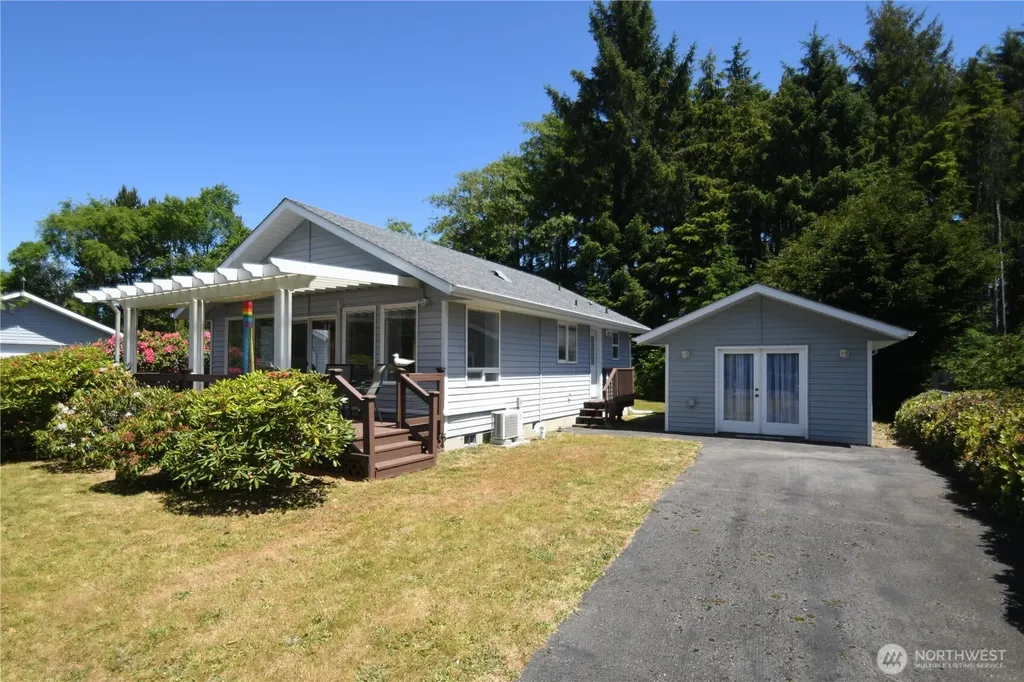 558 Meadow Avenue NE Ocean Shores WA 98569