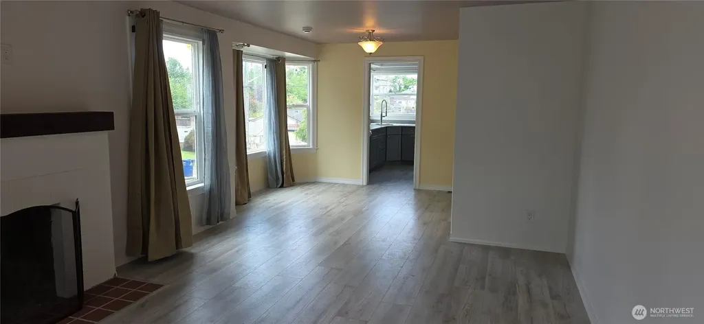 4559 12th Ave S Seattle WA 98108