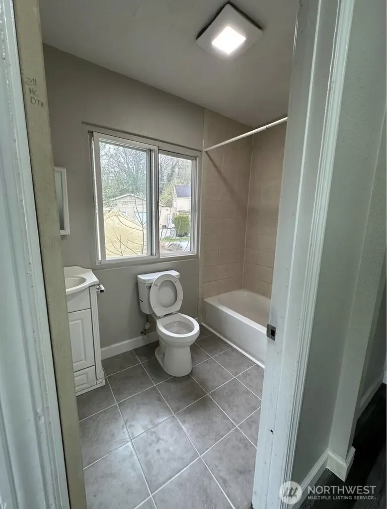 10033 Des Moines Memorial Drive S Seattle WA 98168