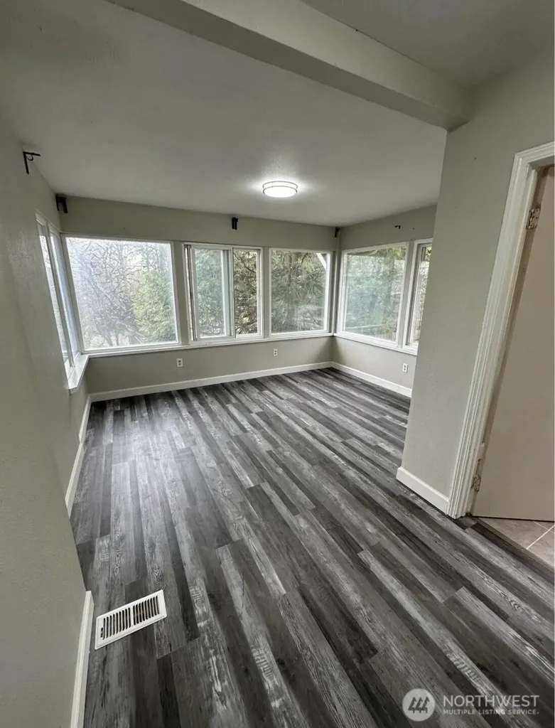 10033 Des Moines Memorial Drive S Seattle WA 98168