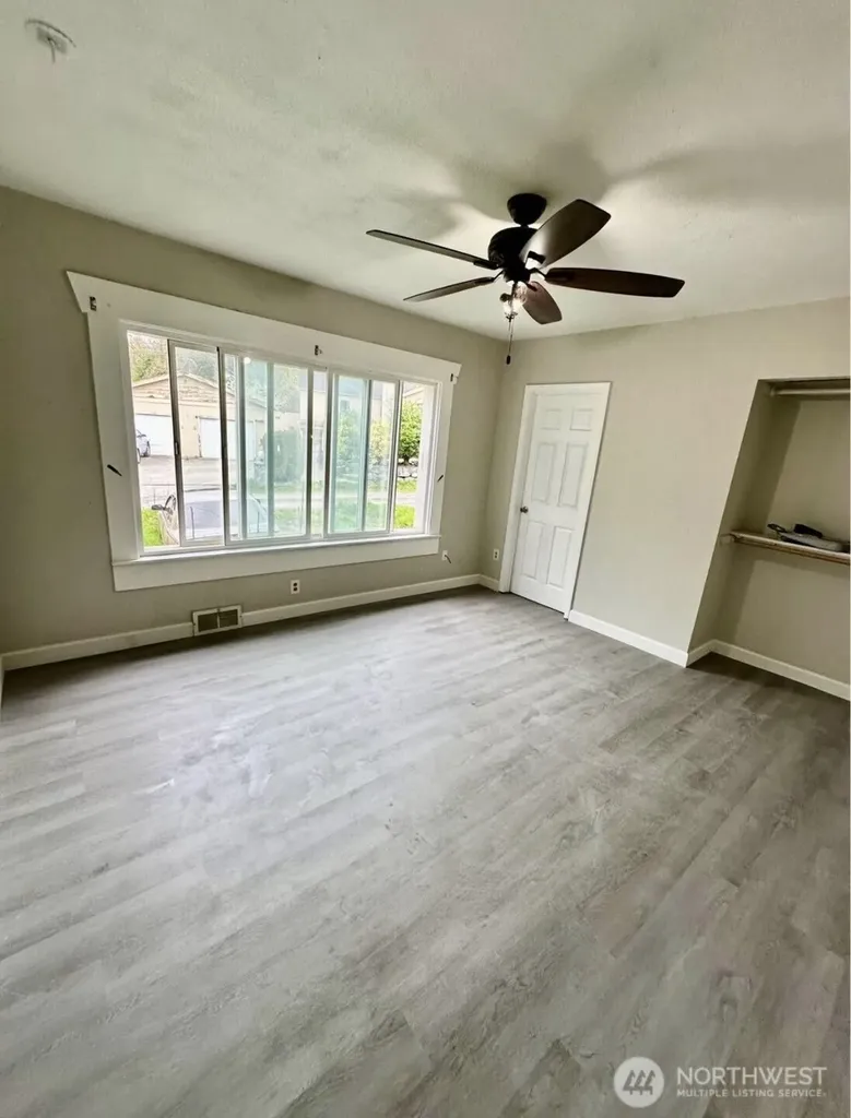 10033 Des Moines Memorial Drive S Seattle WA 98168