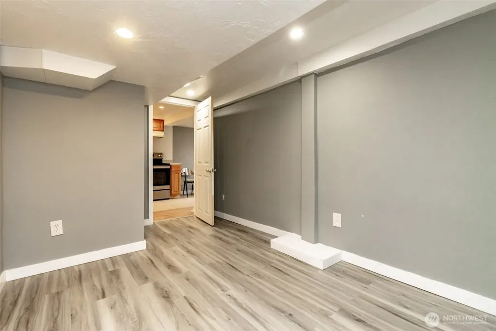 10033 Des Moines Memorial Drive S Seattle WA 98168