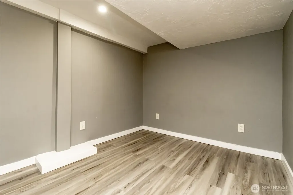 10033 Des Moines Memorial Drive S Seattle WA 98168
