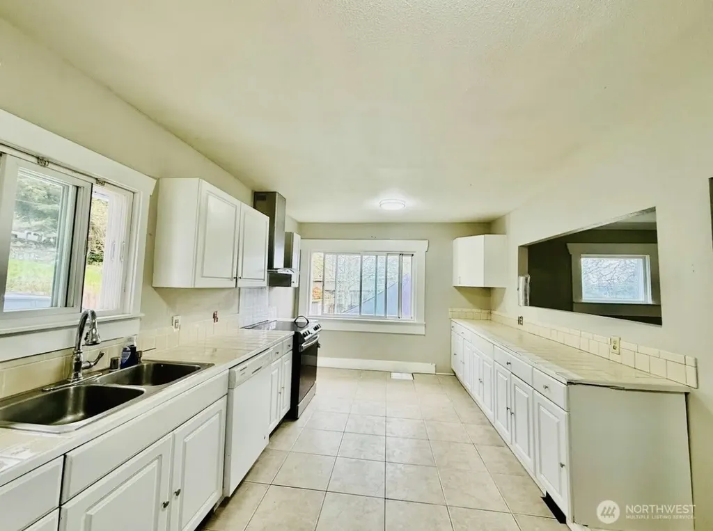 10033 Des Moines Memorial Drive S Seattle WA 98168