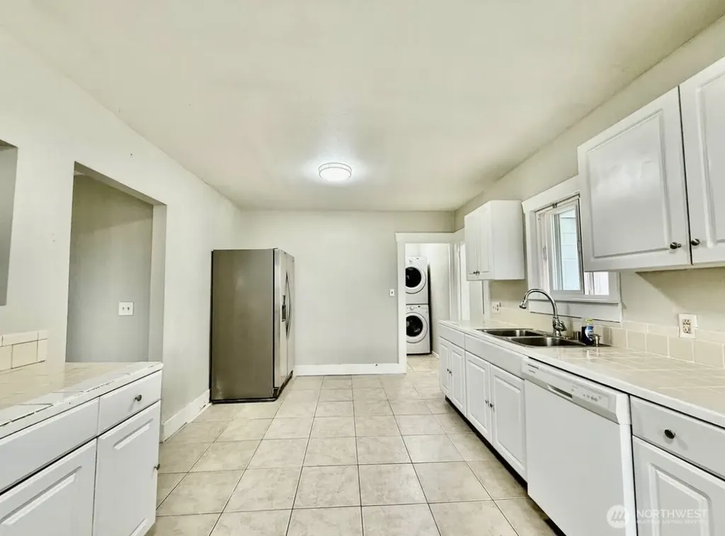 10033 Des Moines Memorial Drive S Seattle WA 98168