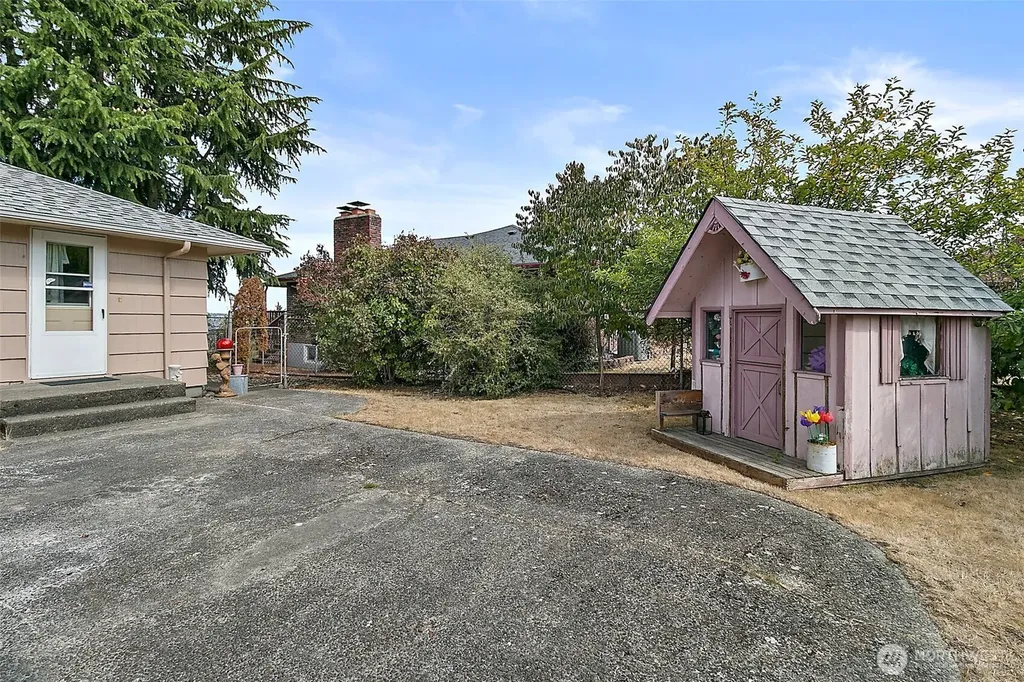 502 E 32nd Street Tacoma WA 98404