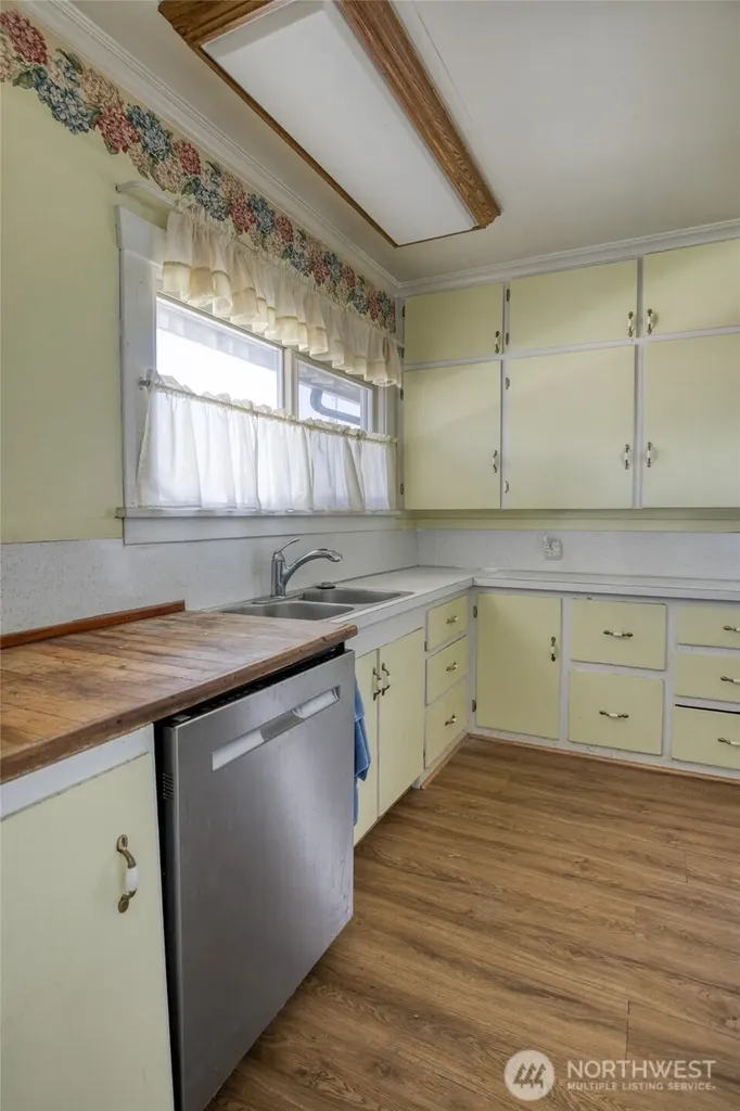 2717 Cherry Street Hoquiam WA 98550