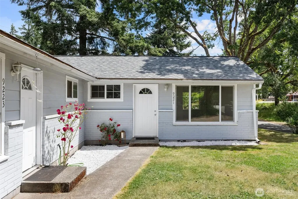 9221 North Lake Drive SW Lakewood WA 98498