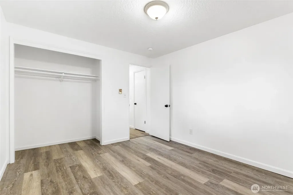 9221 North Lake Drive SW Lakewood WA 98498