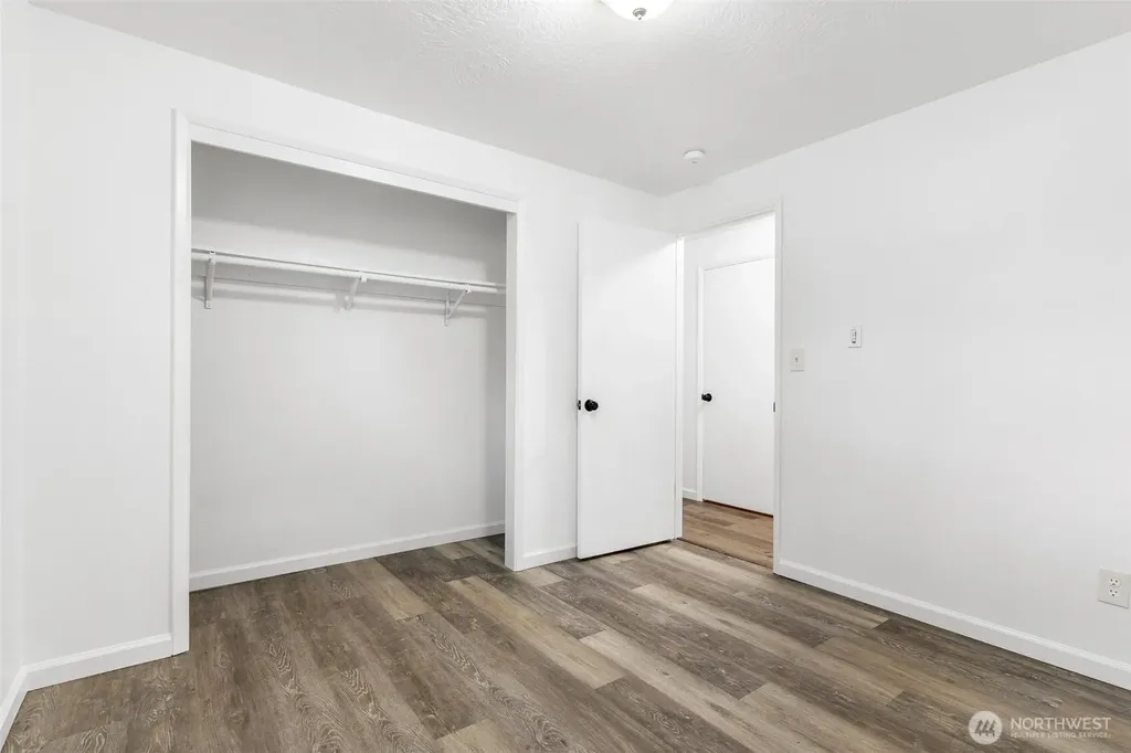 9221 North Lake Drive SW Lakewood WA 98498