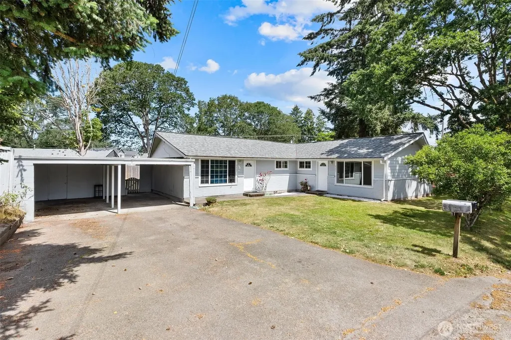 9221 North Lake Drive SW Lakewood WA 98498