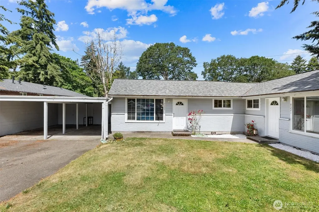 9221 North Lake Drive SW Lakewood WA 98498