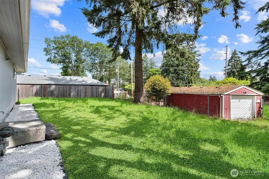 9221 North Lake Drive SW Lakewood WA 98498