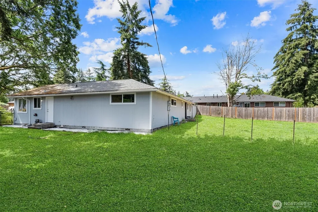 9221 North Lake Drive SW Lakewood WA 98498