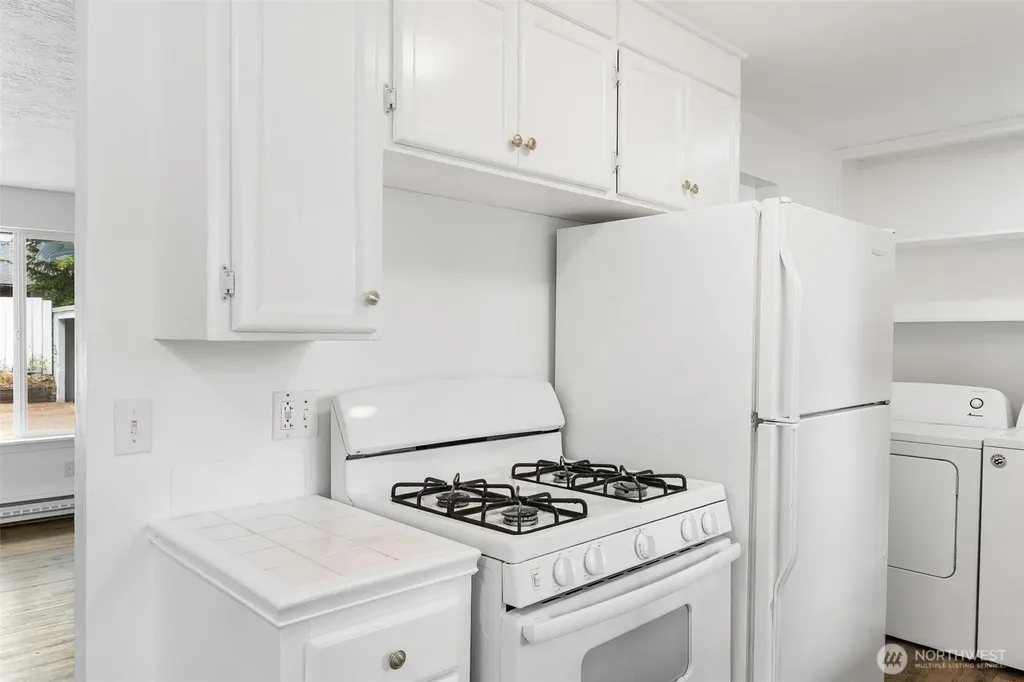 9221 North Lake Drive SW Lakewood WA 98498