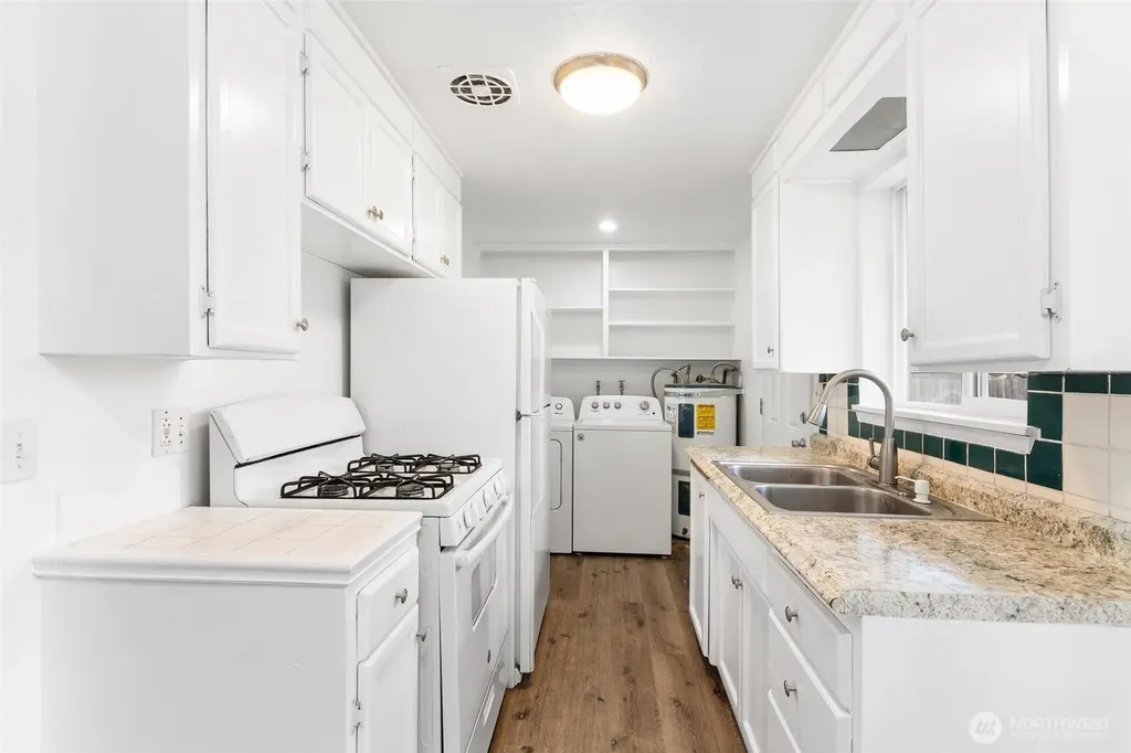 9221 North Lake Drive SW Lakewood WA 98498