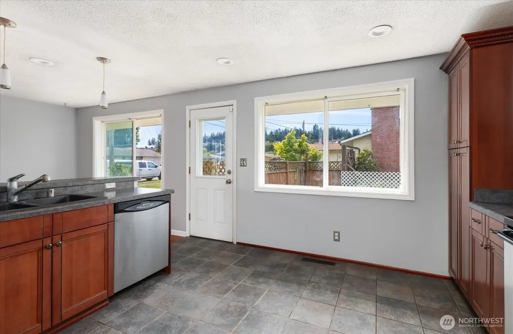 188 SW 8th Avenue Oak Harbor WA 98277