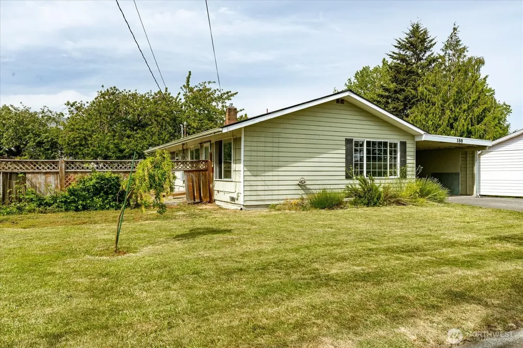 188 SW 8th Avenue Oak Harbor WA 98277