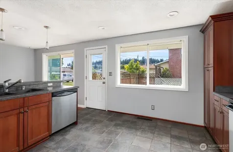 188 SW 8th Avenue Oak Harbor WA 98277