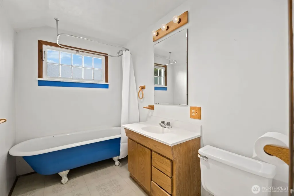2415 Queen Anne Avenue N Seattle WA 98109