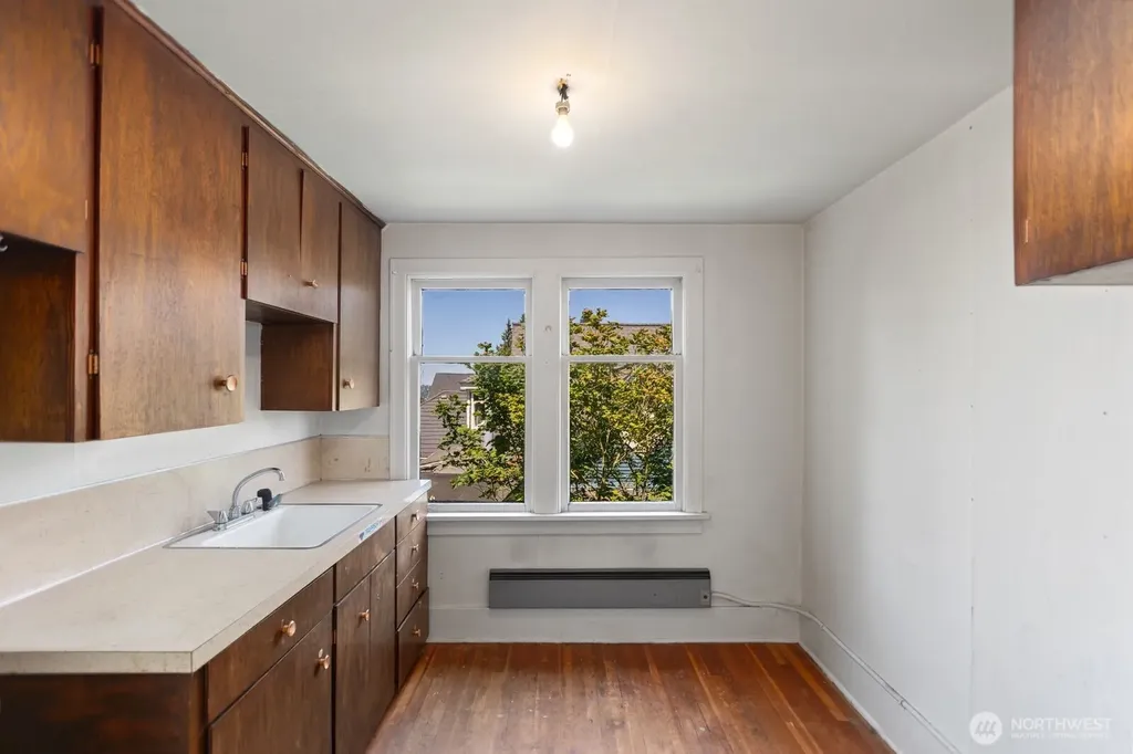 2415 Queen Anne Avenue N Seattle WA 98109