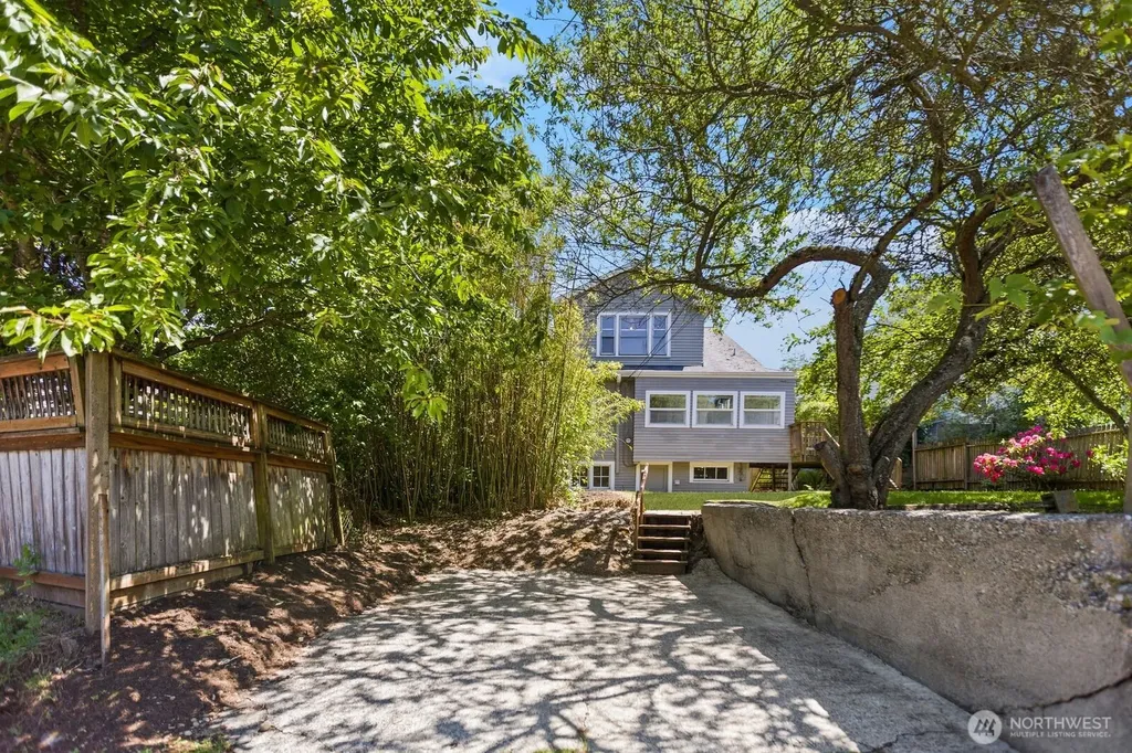 2415 Queen Anne Avenue N Seattle WA 98109