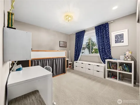 2015 186th Avenue E Lake Tapps WA 98391