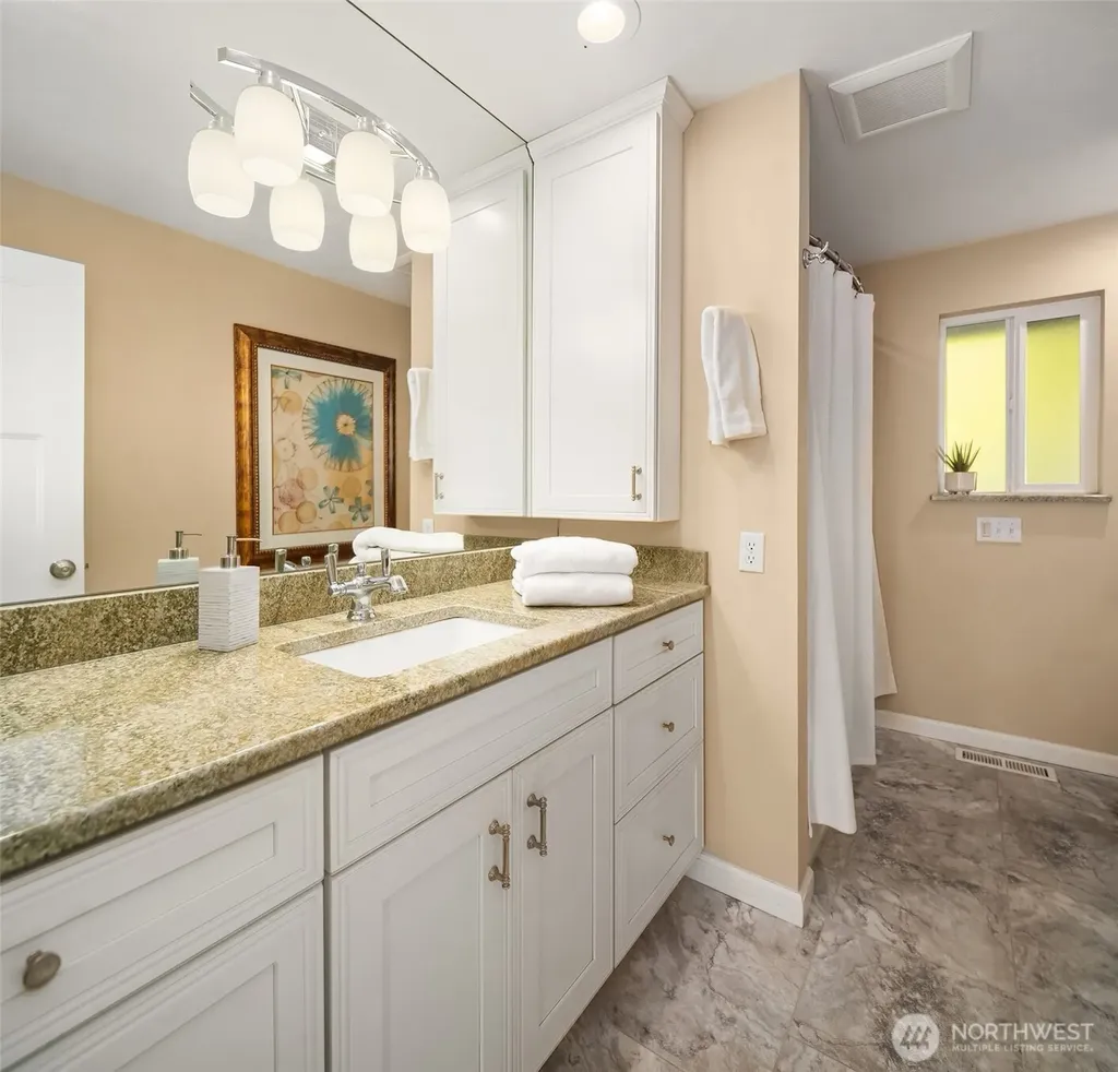 130 N Bennett Lane Lilliwaup WA 98555