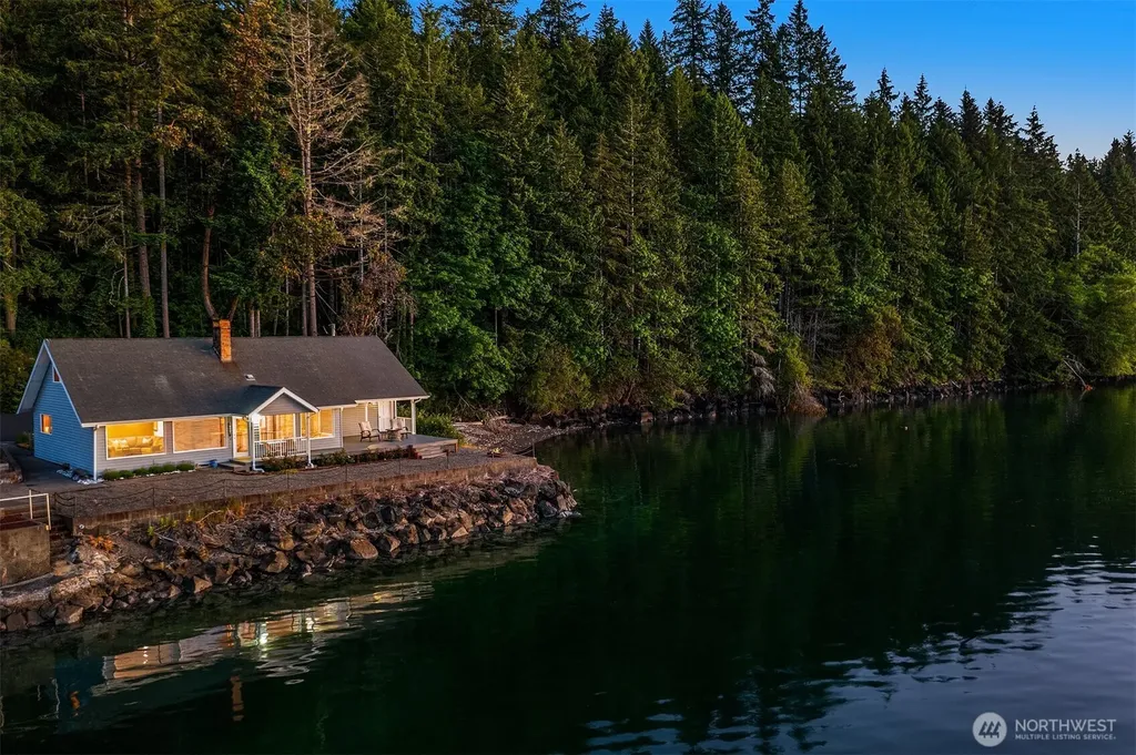 130 N Bennett Lane Lilliwaup WA 98555