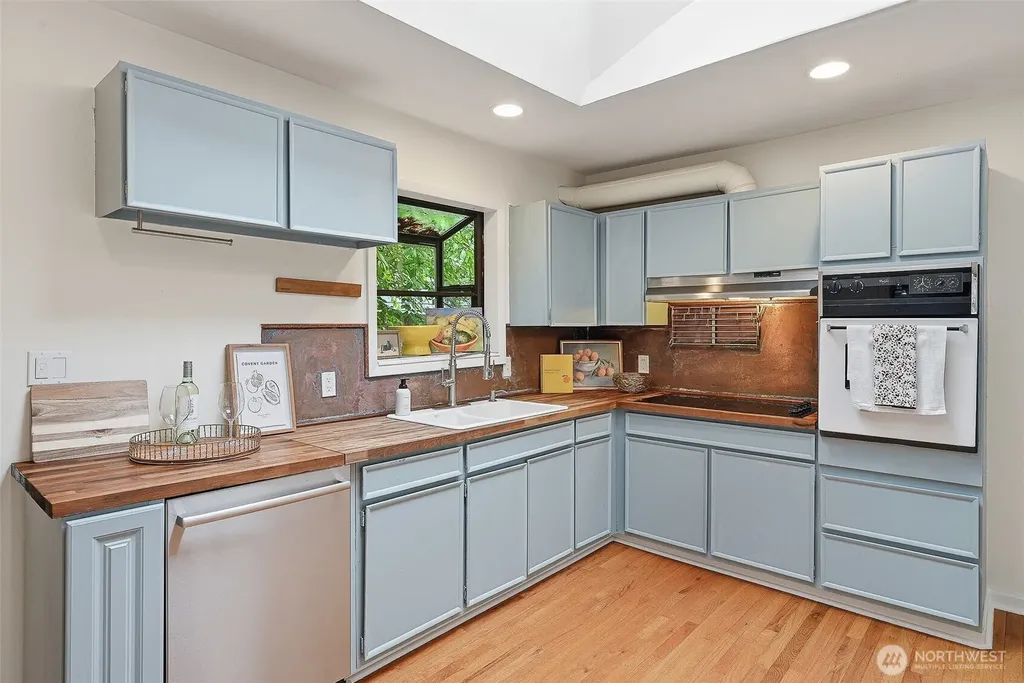 17633 10th Avenue NE Shoreline WA 98155