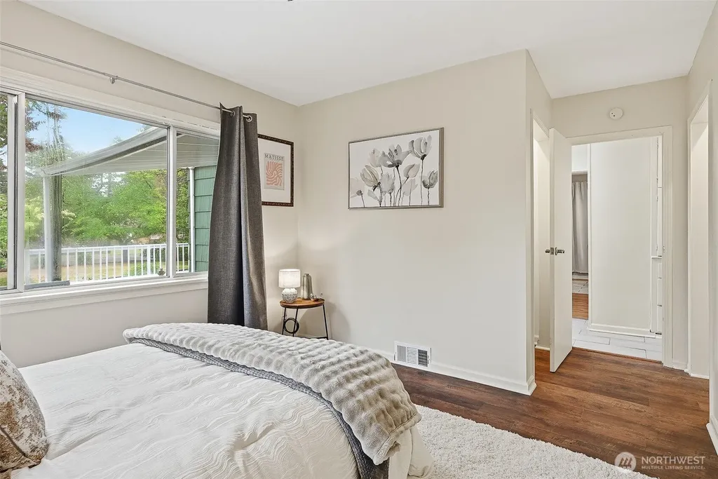 17633 10th Avenue NE Shoreline WA 98155