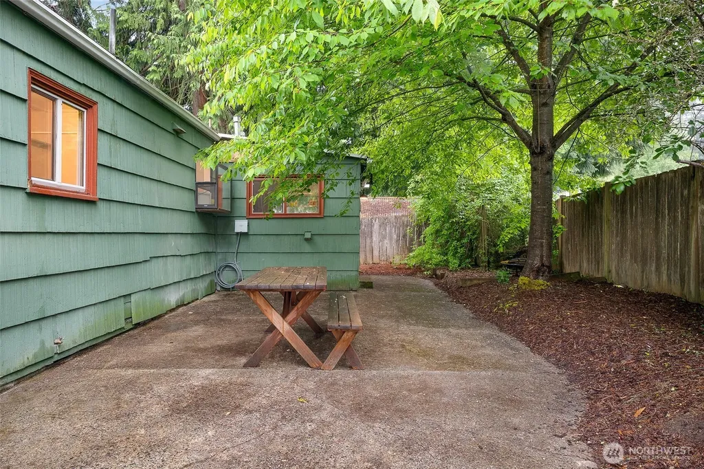17633 10th Avenue NE Shoreline WA 98155