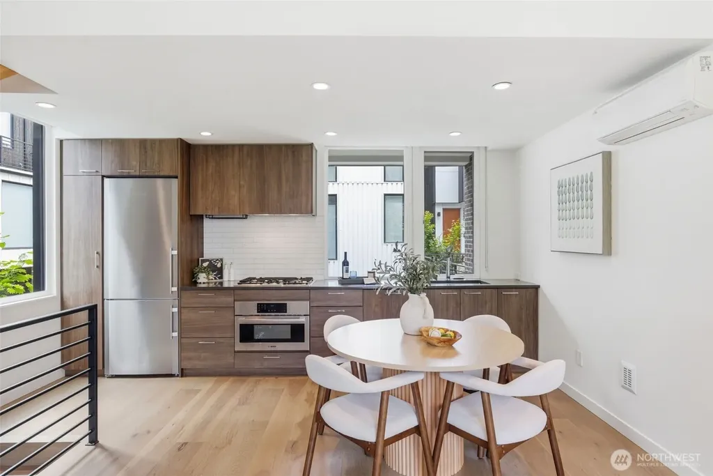 69 E Lynn Street Seattle WA 98102