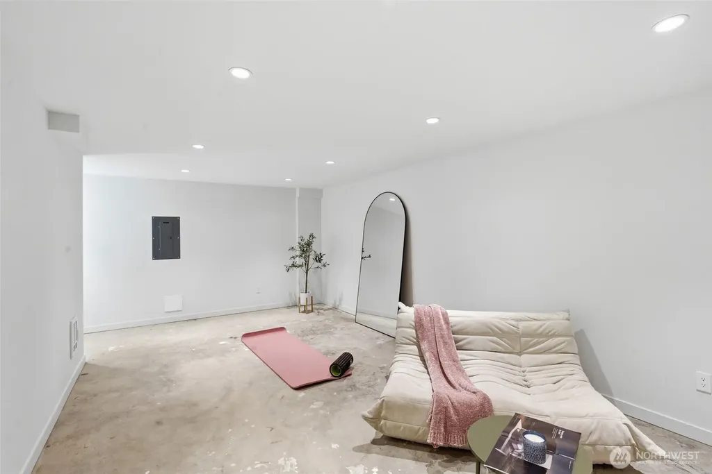 69 E Lynn Street Seattle WA 98102