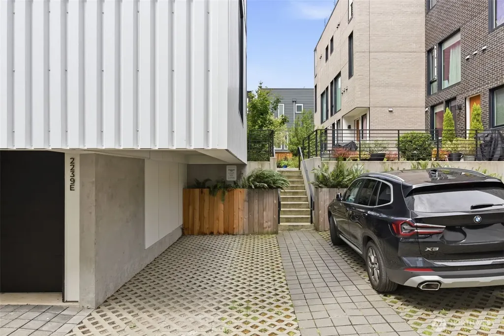 69 E Lynn Street Seattle WA 98102