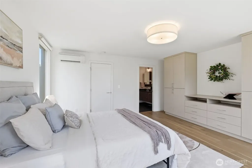 69 E Lynn Street Seattle WA 98102