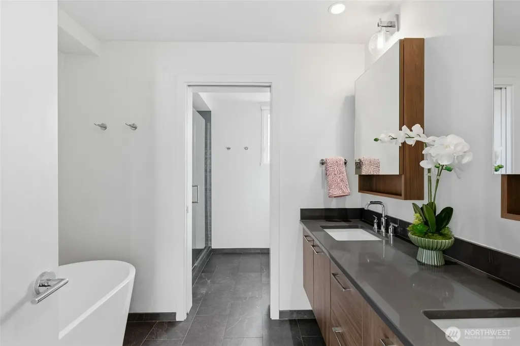 69 E Lynn Street Seattle WA 98102