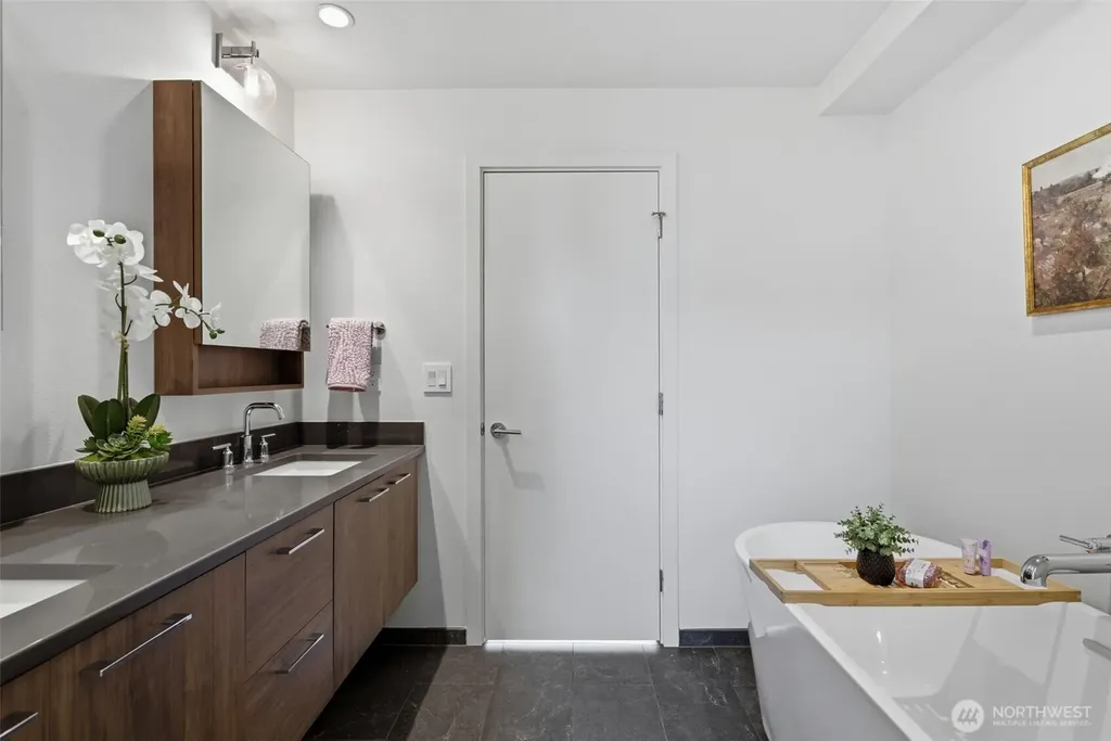 69 E Lynn Street Seattle WA 98102