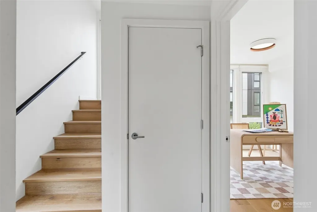 69 E Lynn Street Seattle WA 98102