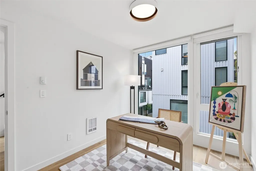 69 E Lynn Street Seattle WA 98102