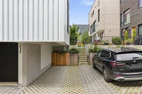 69 E Lynn Street Seattle WA 98102