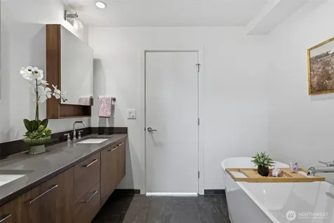 69 E Lynn Street Seattle WA 98102