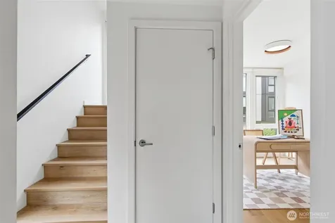 69 E Lynn Street Seattle WA 98102